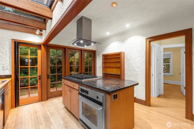 Property photo for 6705 56th Avenue S, Seattle photo 3