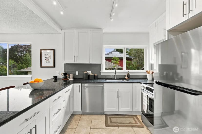 Property photo for 1723 Ne 92nd Street, Seattle photo 21