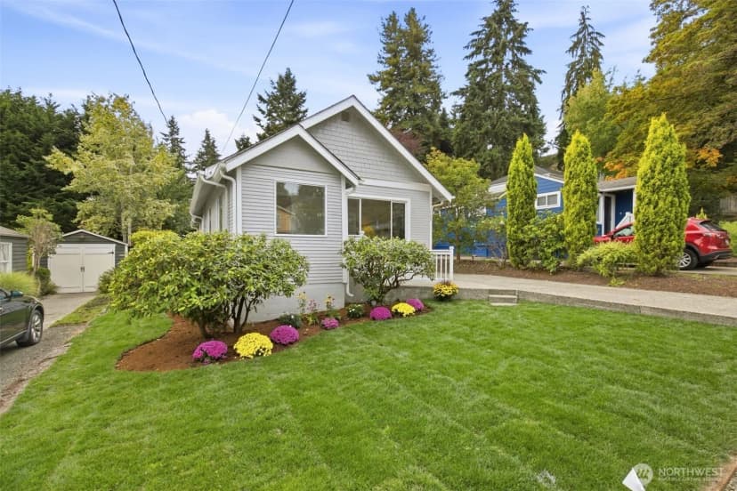 Property photo for 1723 Ne 92nd Street, Seattle photo 3