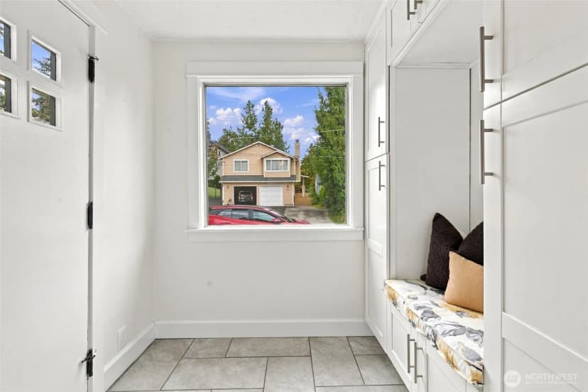 Property photo for 1723 Ne 92nd Street, Seattle photo 13