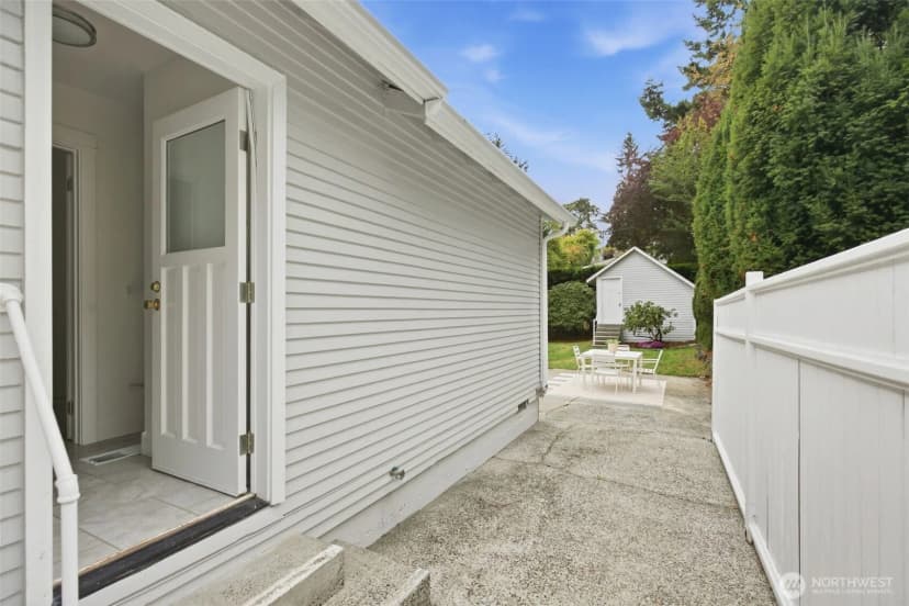 Property photo for 1723 Ne 92nd Street, Seattle photo 33