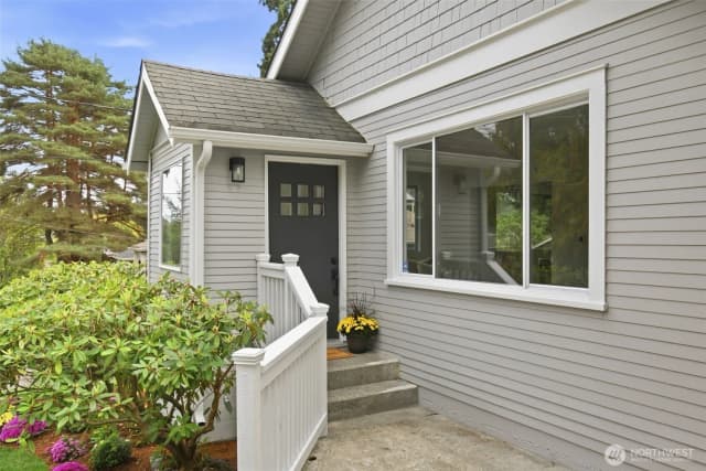 Property photo for 1723 Ne 92nd Street, Seattle photo 5
