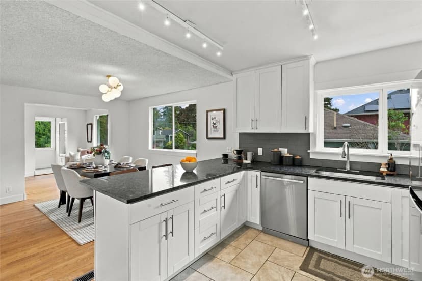 Property photo for 1723 Ne 92nd Street, Seattle photo 20