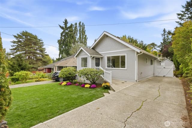 Property photo for 1723 Ne 92nd Street, Seattle photo 4