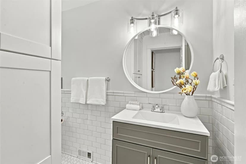 Property photo for 1723 Ne 92nd Street, Seattle photo 30
