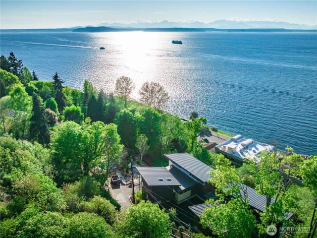 Property photo for 1019 California Lane Sw, Seattle photo 2