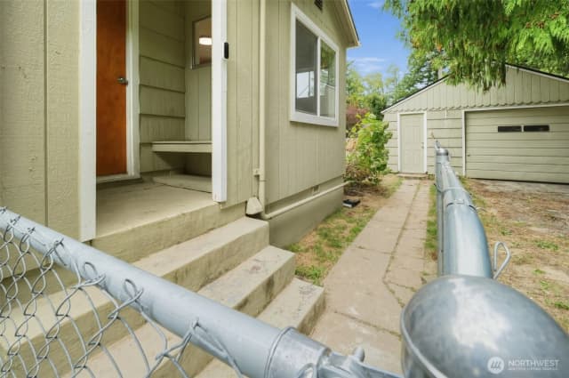 Property photo for 1370 Ne Vena Avenue, Bremerton photo 3