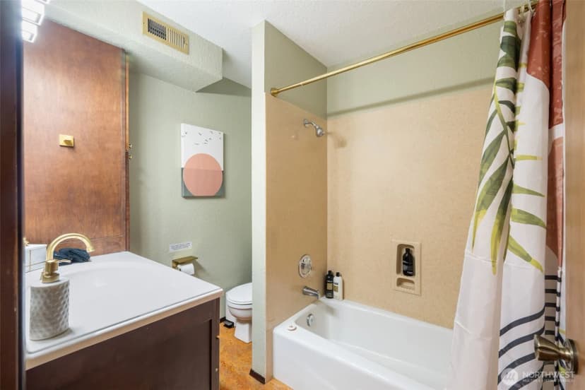 Property photo for 5504 Ne 190th Street, Kenmore photo 28