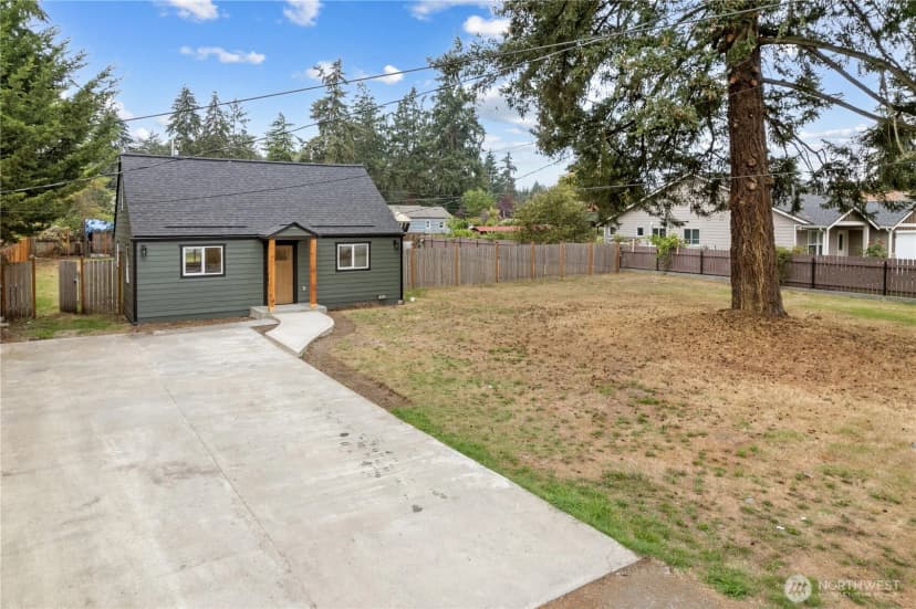 Property photo for 10228 Alaska Street S, Tacoma photo 3
