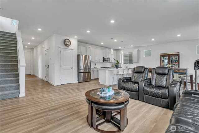 Property photo for 27226 107th Place Se, Kent photo 5