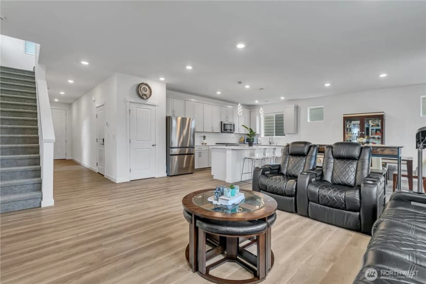 Property photo for 27226 107th Place Se, Kent photo 5