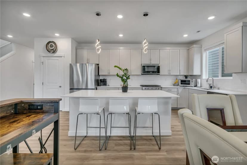 Property photo for 27226 107th Place Se, Kent photo 12