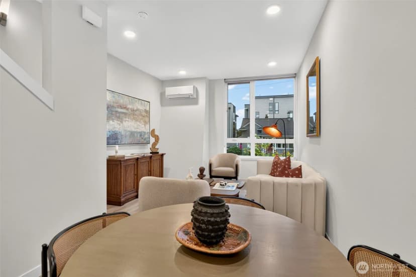 Property photo for 820 Ne 63rd Street, Seattle photo 10