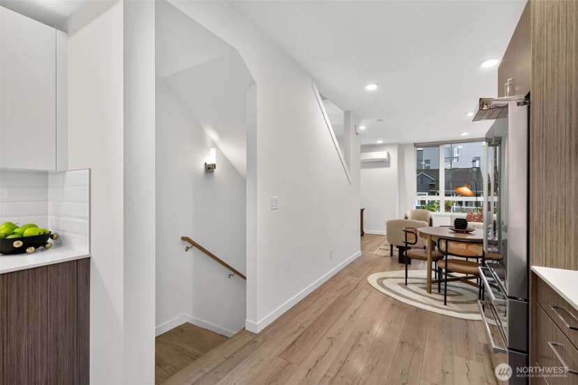 Property photo for 820 Ne 63rd Street, Seattle photo 11