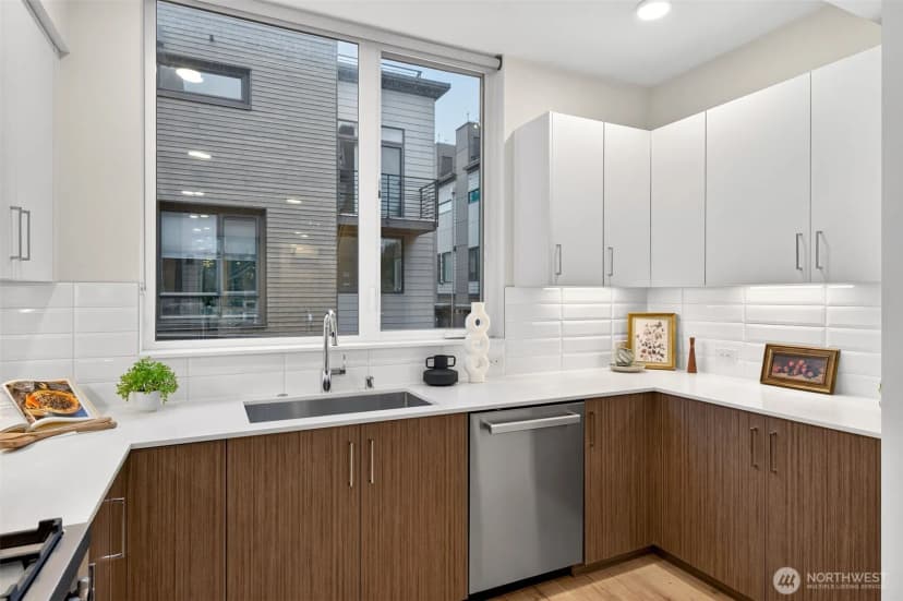 Property photo for 820 Ne 63rd Street, Seattle photo 16