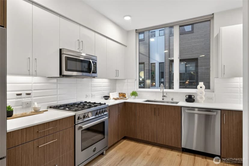 Property photo for 820 Ne 63rd Street, Seattle photo 15