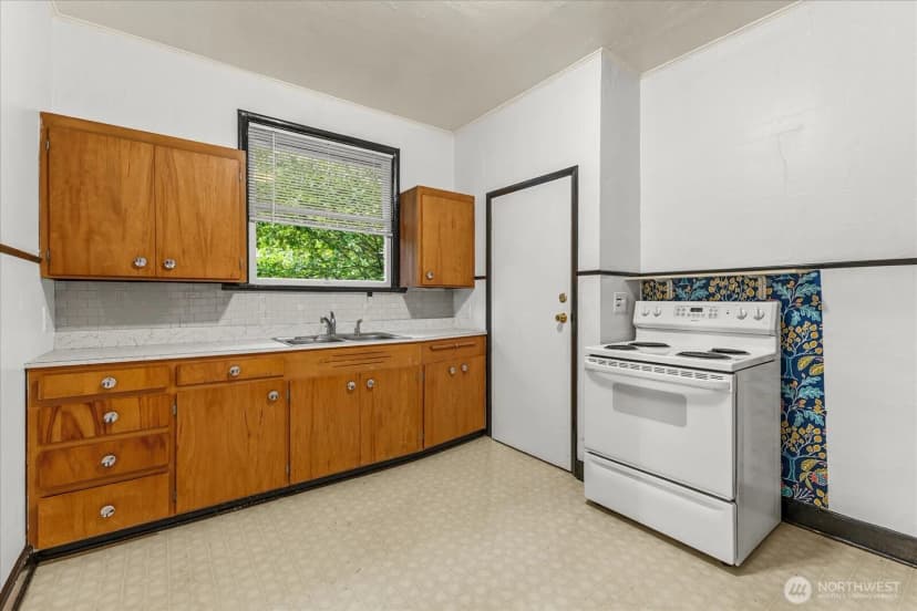 Property photo for 108 Ne 61st Street, Seattle photo 13