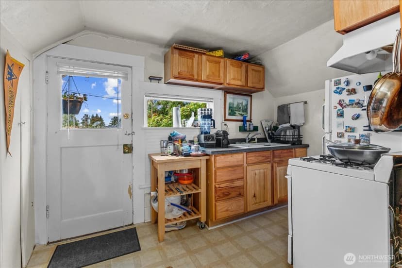 Property photo for 108 Ne 61st Street, Seattle photo 22