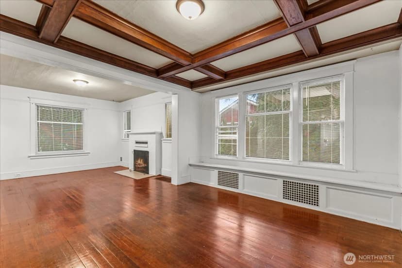 Property photo for 108 Ne 61st Street, Seattle photo 3