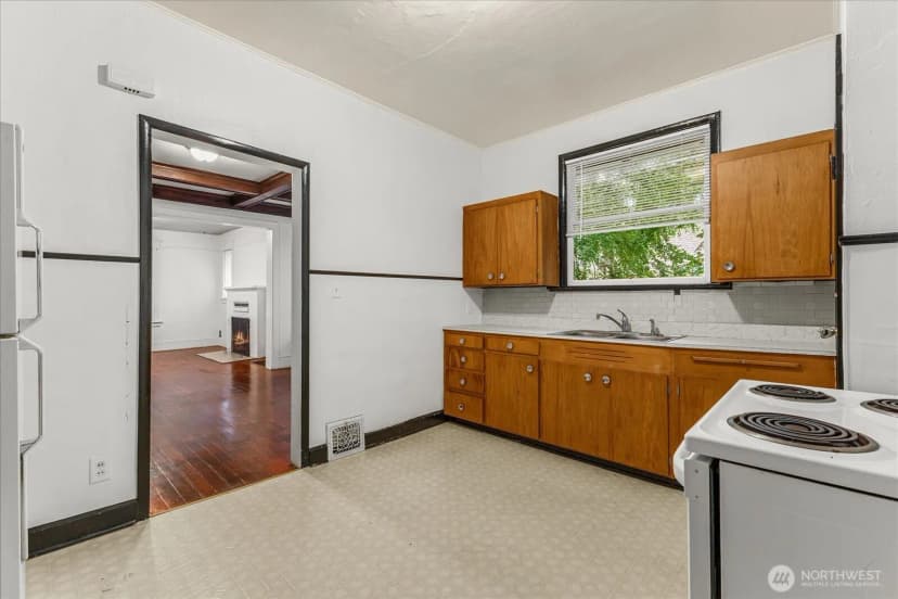 Property photo for 108 Ne 61st Street, Seattle photo 7