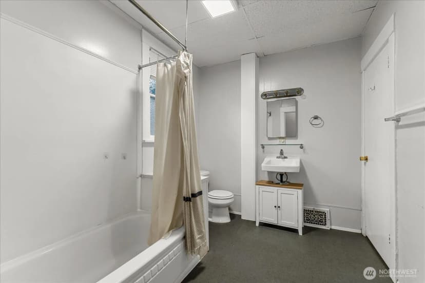 Property photo for 108 Ne 61st Street, Seattle photo 9