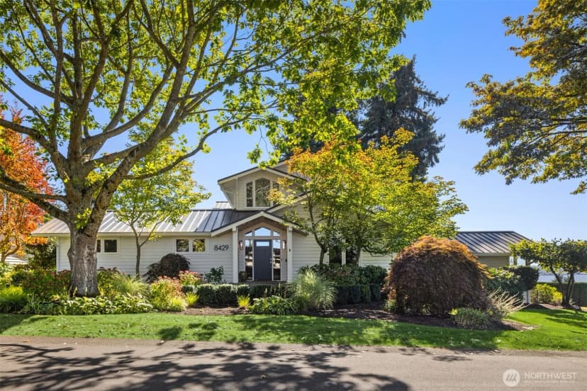 Property photo for 8429 Ne 7th Street, Medina