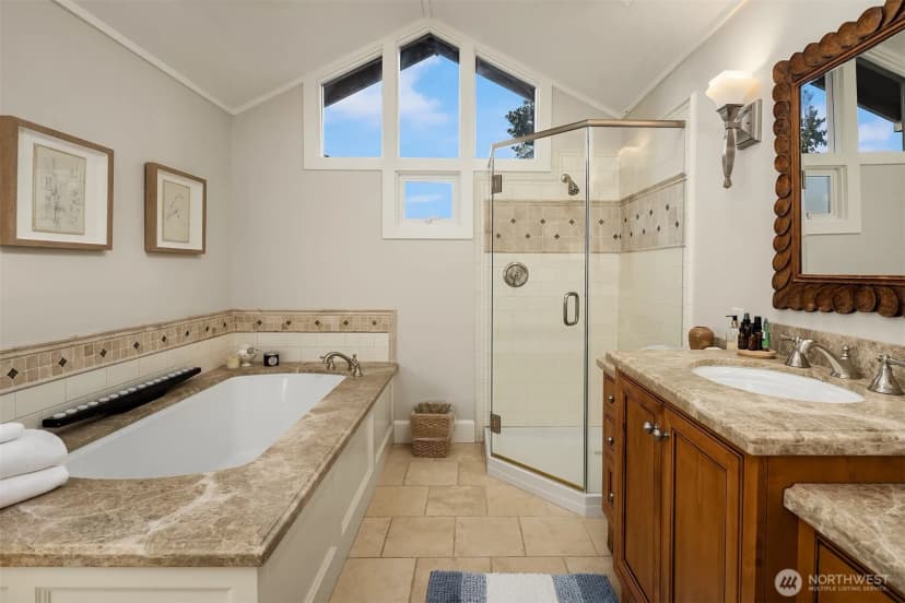 Property photo for 8429 Ne 7th Street, Medina photo 24