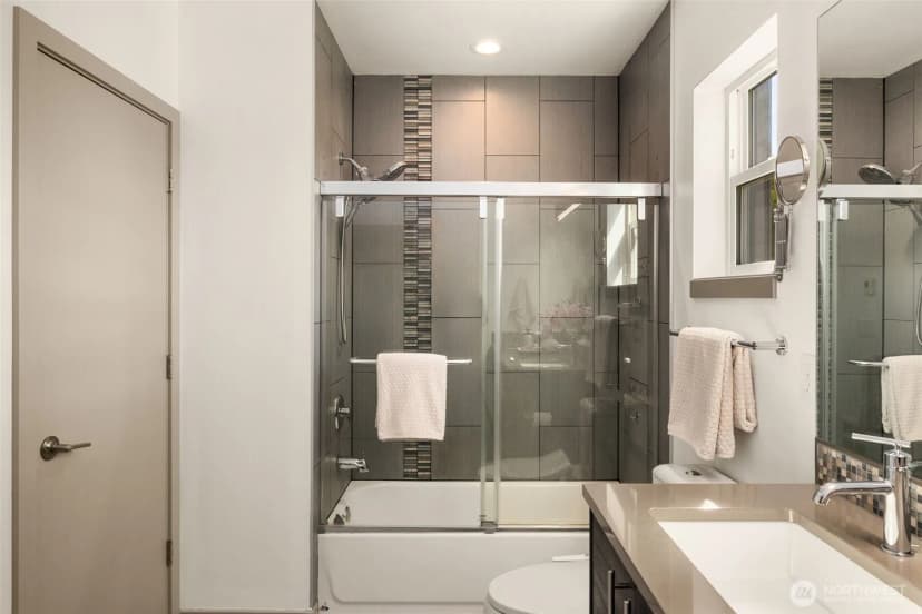 Property photo for 2450 Nw 61st Street, Seattle photo 14