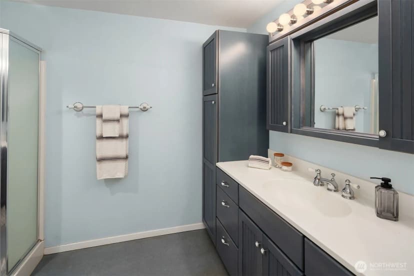 Property photo for 10907 Ne 41st Drive, Kirkland photo 18