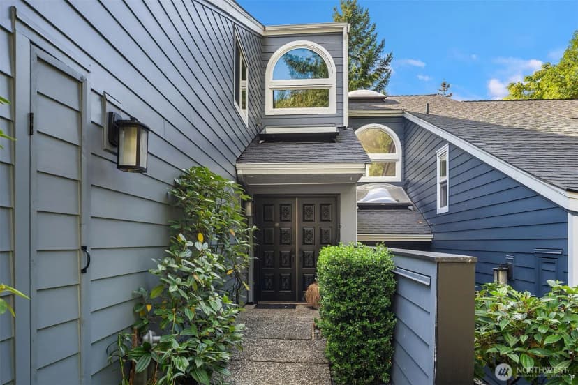 Property photo for 10907 Ne 41st Drive, Kirkland photo 8