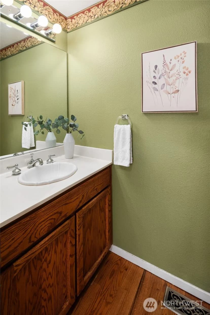 Property photo for 10907 Ne 41st Drive, Kirkland photo 26