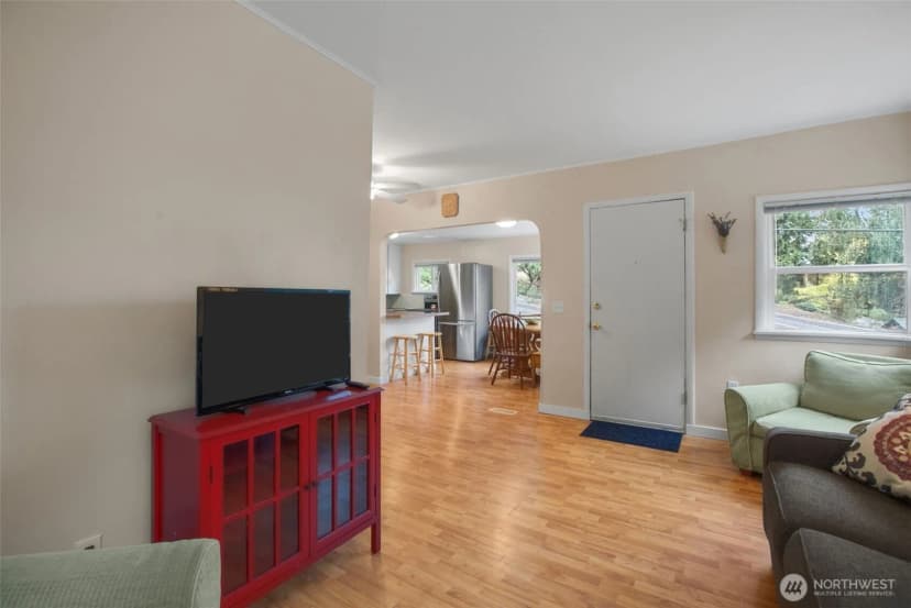 Property photo for 5901 Oceanview Boulevard Ne, Bremerton photo 4