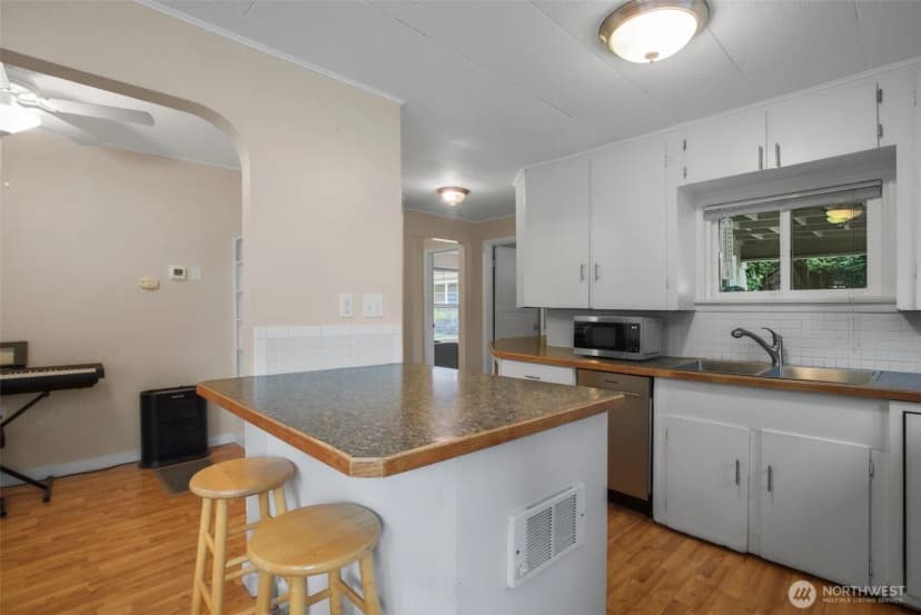 Property photo for 5901 Oceanview Boulevard Ne, Bremerton photo 13