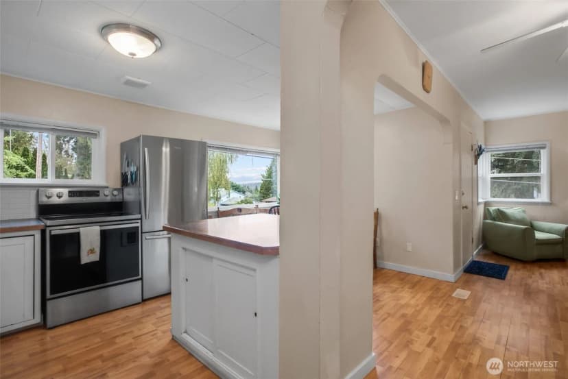 Property photo for 5901 Oceanview Boulevard Ne, Bremerton photo 20