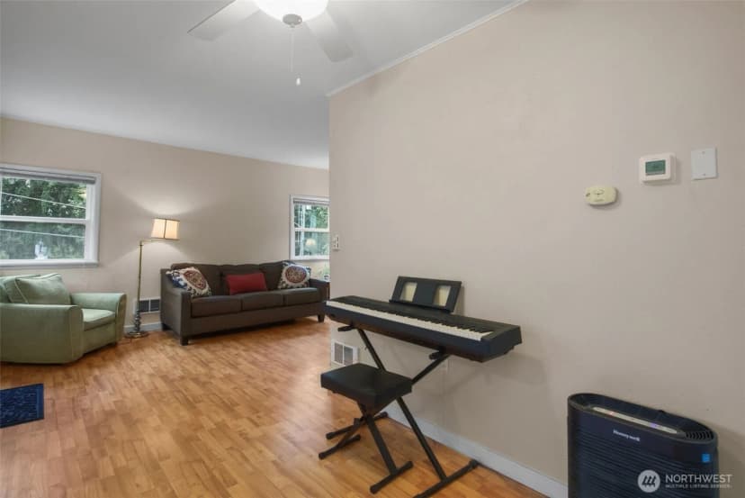 Property photo for 5901 Oceanview Boulevard Ne, Bremerton photo 7