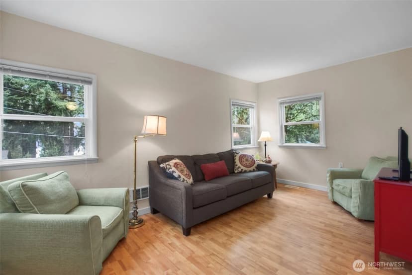 Property photo for 5901 Oceanview Boulevard Ne, Bremerton photo 2