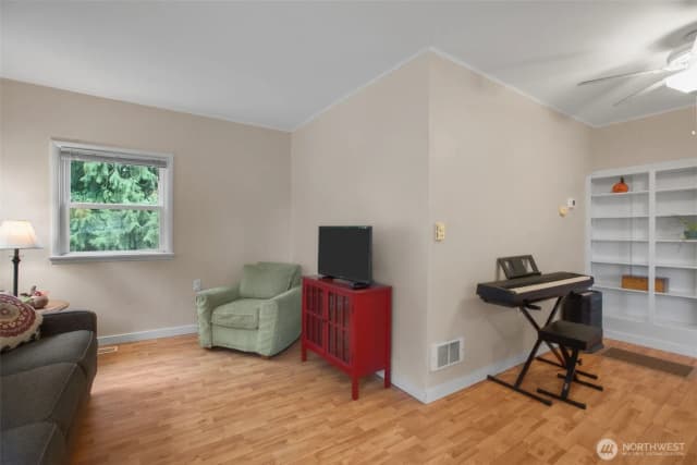 Property photo for 5901 Oceanview Boulevard Ne, Bremerton photo 3