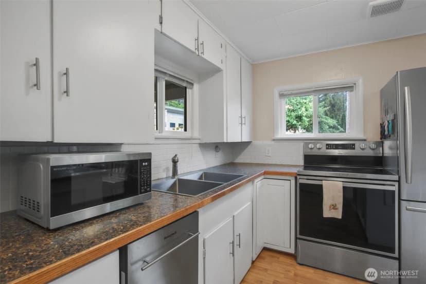 Property photo for 5901 Oceanview Boulevard Ne, Bremerton photo 16