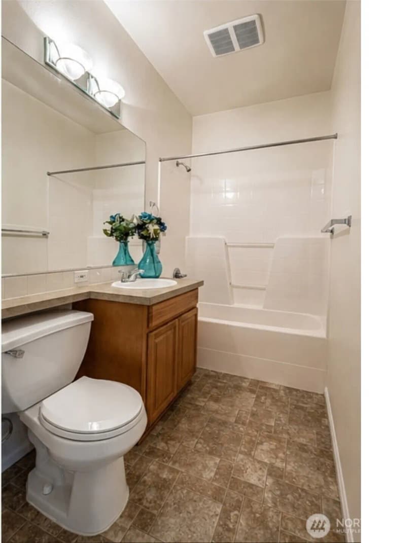 Property photo for 13000 Admiralty Way #c302, Everett photo 11