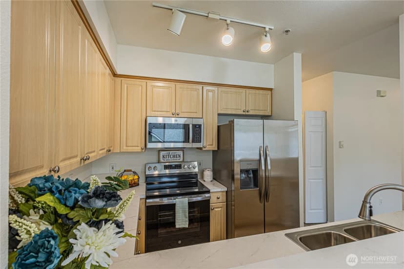 Property photo for 13000 Admiralty Way #c302, Everett photo 8