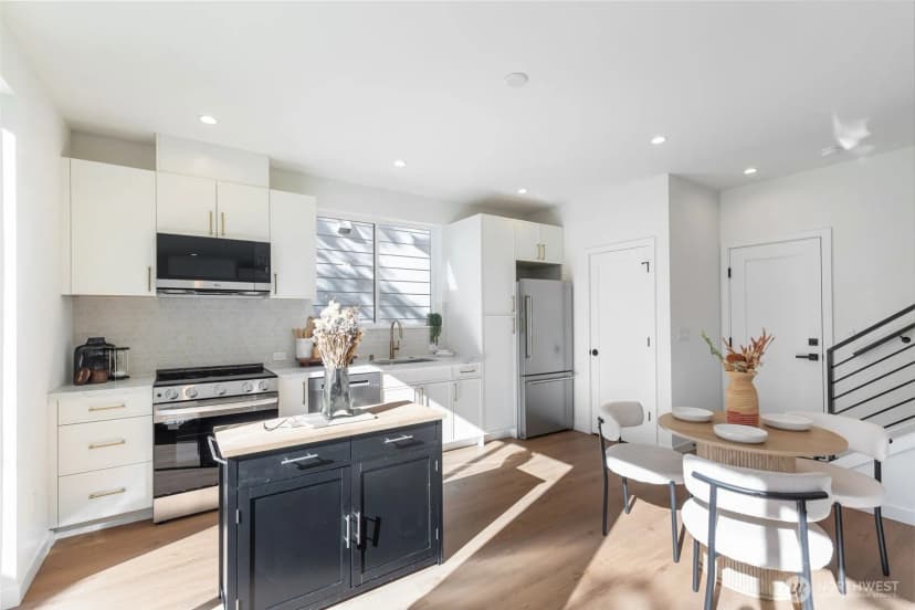 Property photo for 127 N 136th Street, Seattle photo 10