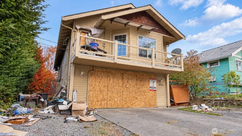 Property photo for 10452 12th Avenue Sw, Seattle photo 2