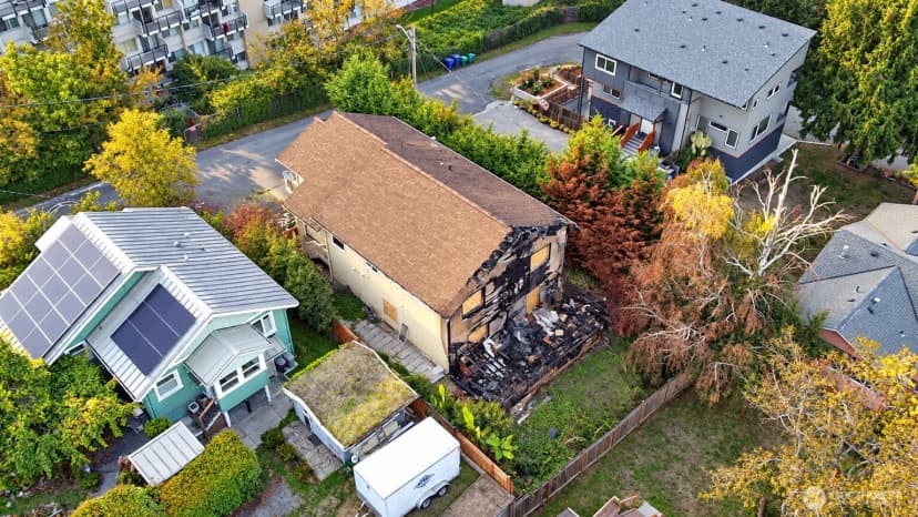 Property photo for 10452 12th Avenue Sw, Seattle photo 7