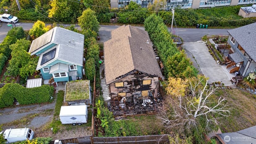 Property photo for 10452 12th Avenue Sw, Seattle photo 8
