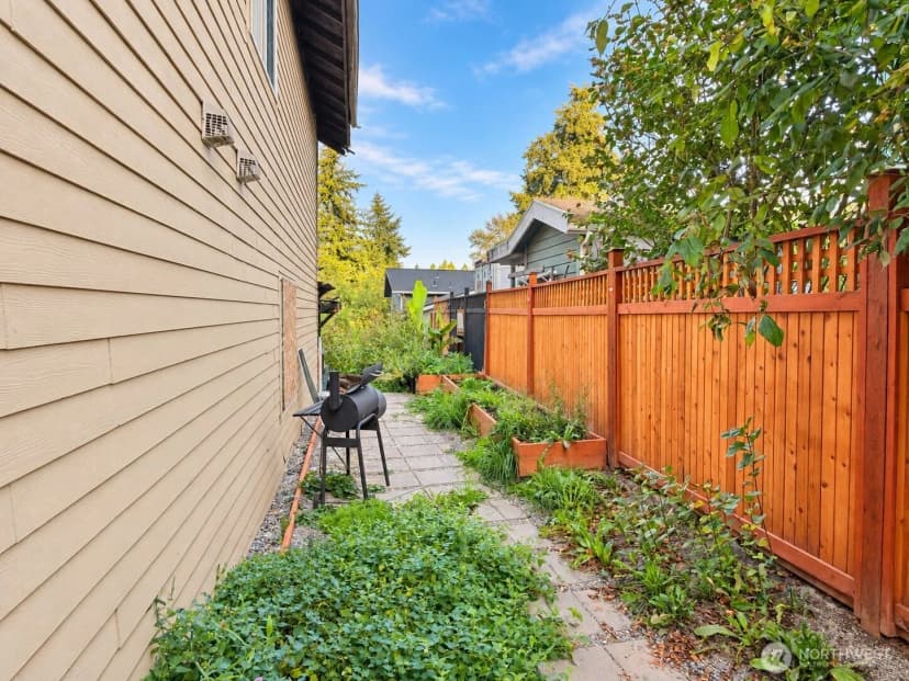 Property photo for 10452 12th Avenue Sw, Seattle photo 5