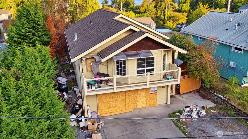 Property photo for 10452 12th Avenue Sw, Seattle photo 3