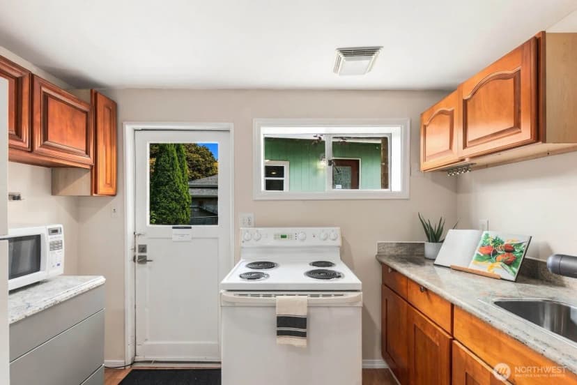 Property photo for 3318 20th Avenue S, Seattle photo 28