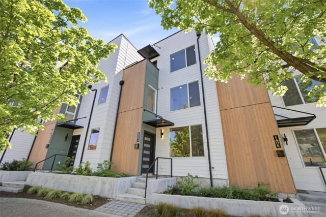 Property photo for 6406 Fauntleroy Way Sw, Seattle photo 2