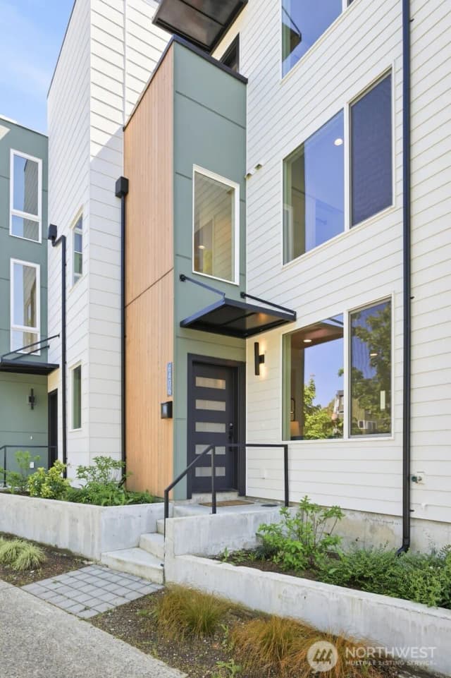 Property photo for 6406 Fauntleroy Way Sw, Seattle photo 3