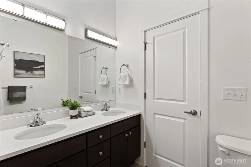 Property photo for 810 N 145th Lane, Shoreline photo 16